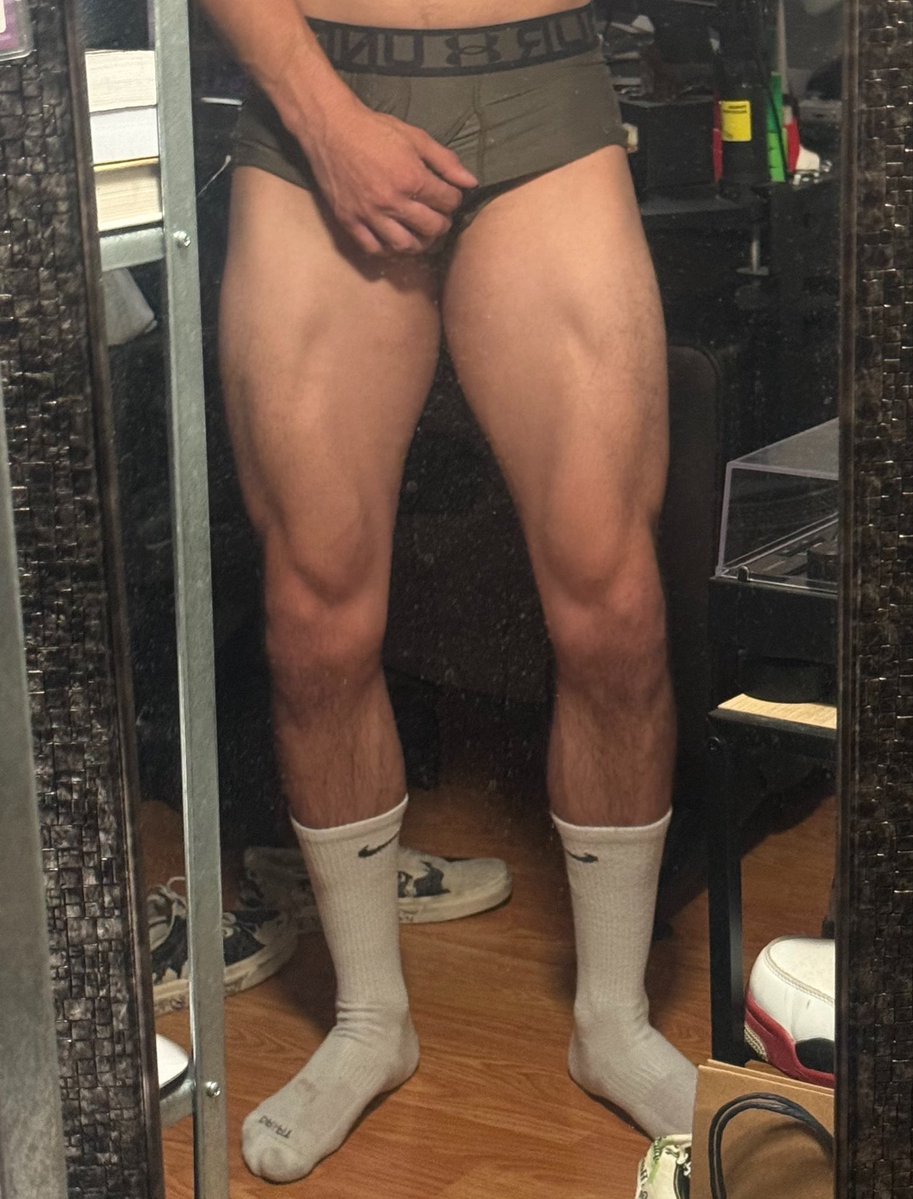 collienamedjay's tweet photo. Leg pump from yesterday genuinely couldn’t walk for a min TwT https://t.co/ZYlAF3q2ZE