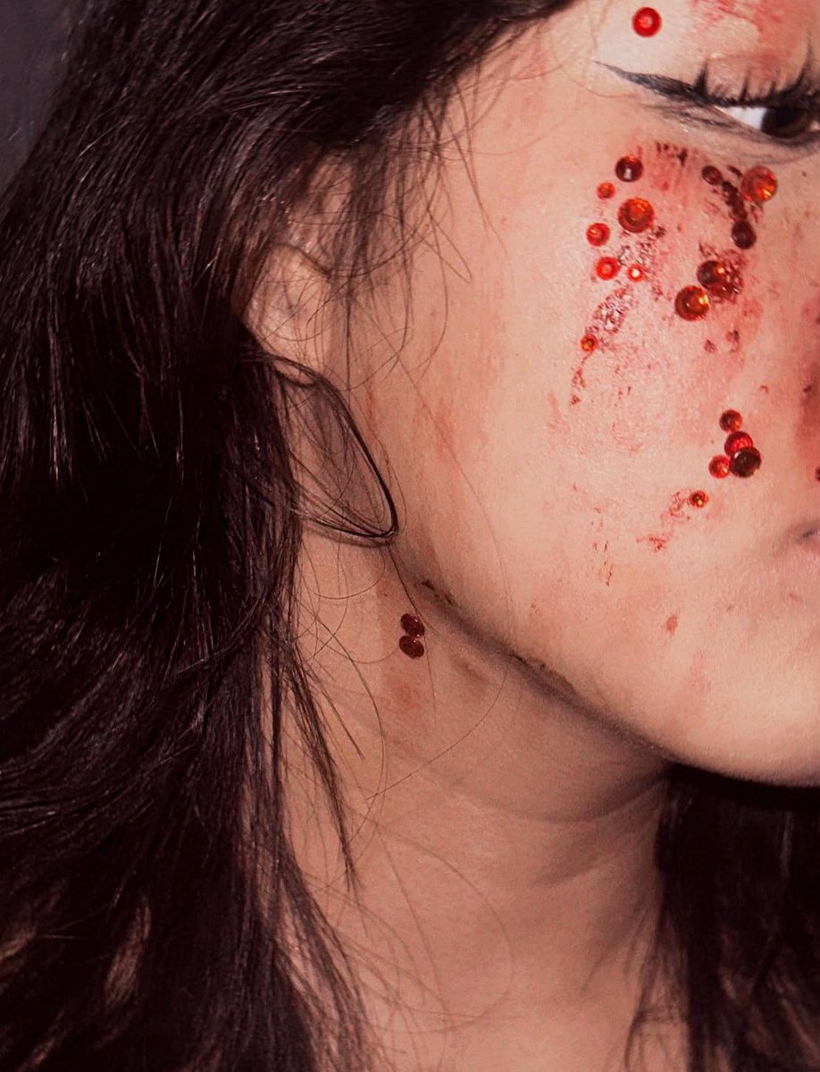 vzoqxWORLDWIDE's tweet photo. halloween makeup from halloween 2023 https://t.co/oy0IR3evqT