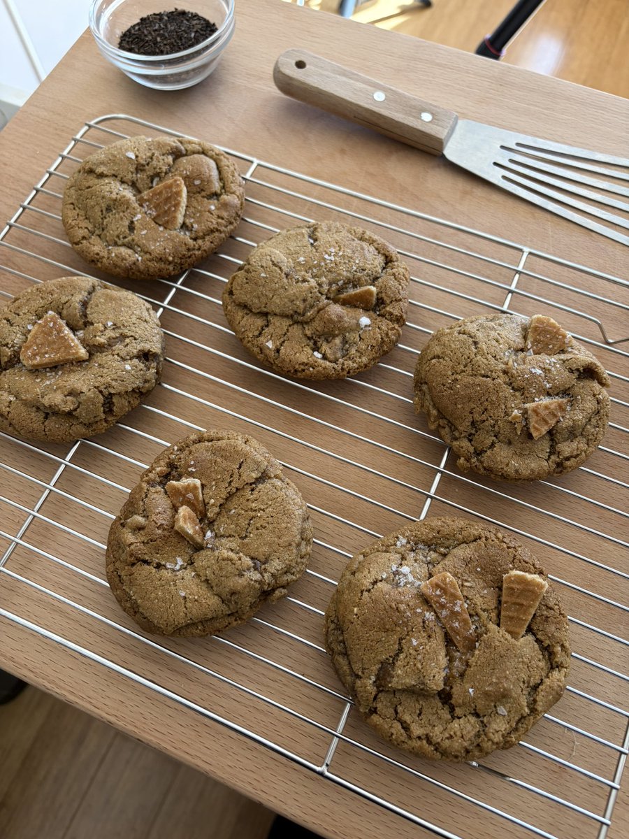 aliyussufow's tweet photo. Thai tea stroop waffle cookies https://t.co/xnzgr7giTl