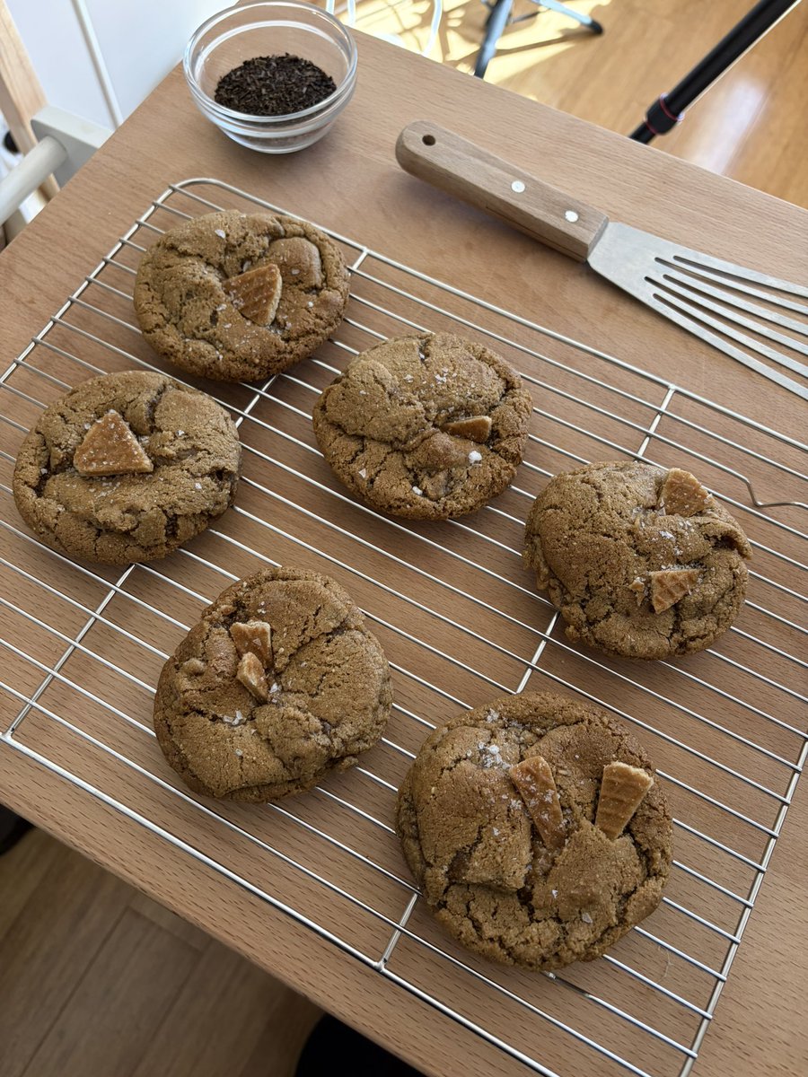 aliyussufow's tweet photo. Thai tea stroop waffle cookies https://t.co/xnzgr7giTl