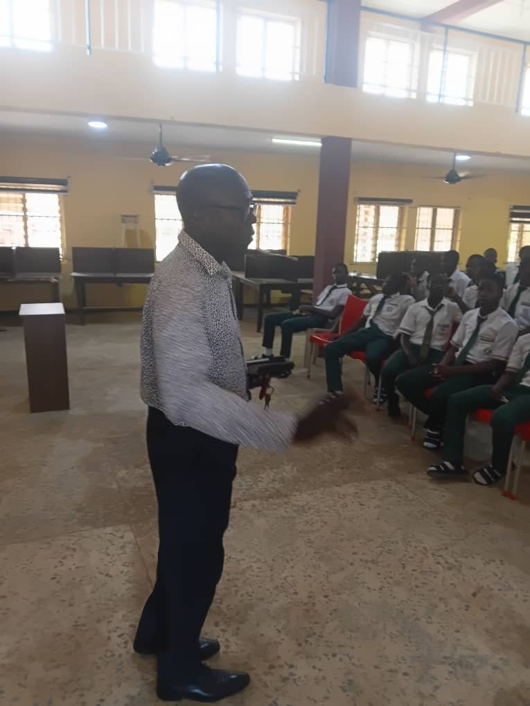 Learntorfoundan's tweet photo. Every school visit is an opportunity to inspire a boy and remind him of what’s possible. 🇳🇬💙

Through our school outreach, we’re connecting with Nigerian boys, encouraging their dreams, building their confidence, and equipping them to become responsible young men and future leaders.

One school. One boy at a time. One brighter future.

Yes to Tech, No to Crime.

#TechUpBoys #BoysDevelopment #SchoolOutreach #EmpoweringBoys #NigerianYouth