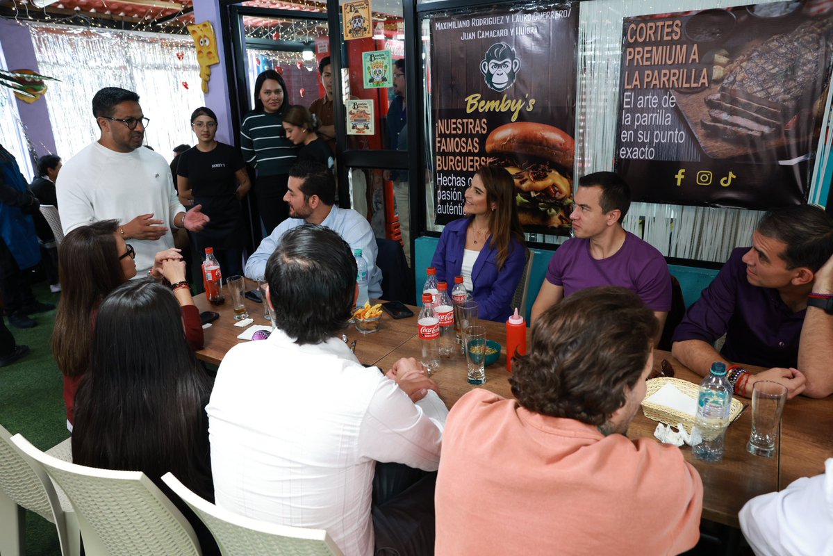 GiovaUbidiaOk's tweet photo. Detrás de cada emprendimiento hay una historia, hay esfuerzo y hay mucho talento! Nuestros emprendedores son el motor de Pichincha.

Si quieres comerte una buena hamburguesa Bembys Lab Burguer súper recomendado tienen 20 opciones para todos los gustos! https://t.co/MRYSQxONSO