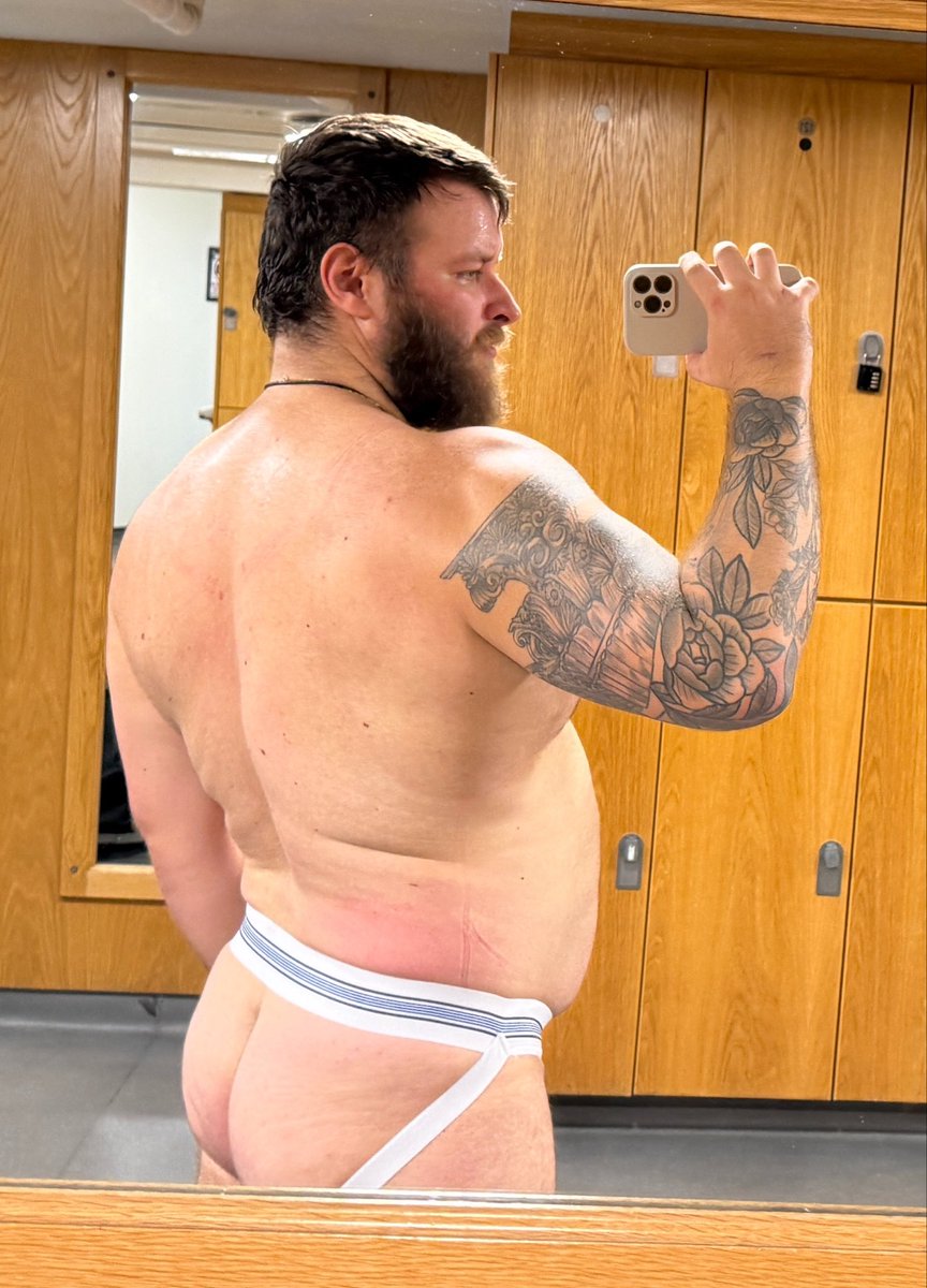 thom_raider_'s tweet photo. Smack my ass, Bro https://t.co/reI9RPkJ1y