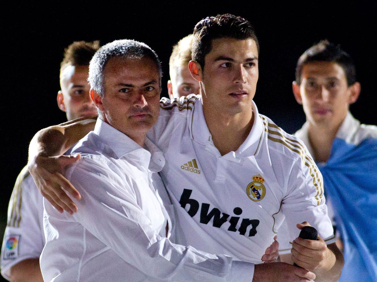 Yassine_XF's tweet photo. 🎙️جوزي مورينيو :🚨

كريستيانو ليس لاعبًا عاديًا يمكنك استدعاؤه ثم وضعه على الدكة وكأن شيئًا لم يكن، إنه رونالدو، والبرتغال تعرف جيدًا ما قدمه للمنتخب.

هو الآن في الـ41، ومن الطبيعي أن تتم إدارة دقائقه وألا يلعب كل مباراة أو كل دقيقة، لكن هناك فرق بين إدارة عمره وإهانته بسبب عمره https://t.co/zabn7K8zqR