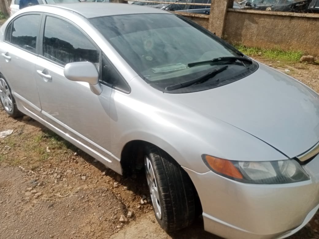 Hazblinkz's tweet photo. 🚨 DISTRESS 🚨

🔥 2007 HONDA CIVIC  available 🔥

✅ Good condition
✅ Sound, untempered engine
✅ Untempered gearbox
❄️ AC working
💯 Ready to go

💰 Price: ₦4M

📍 Abuja
🤝 07035820932 DM/Call for inspection. https://t.co/EBEeB85W92