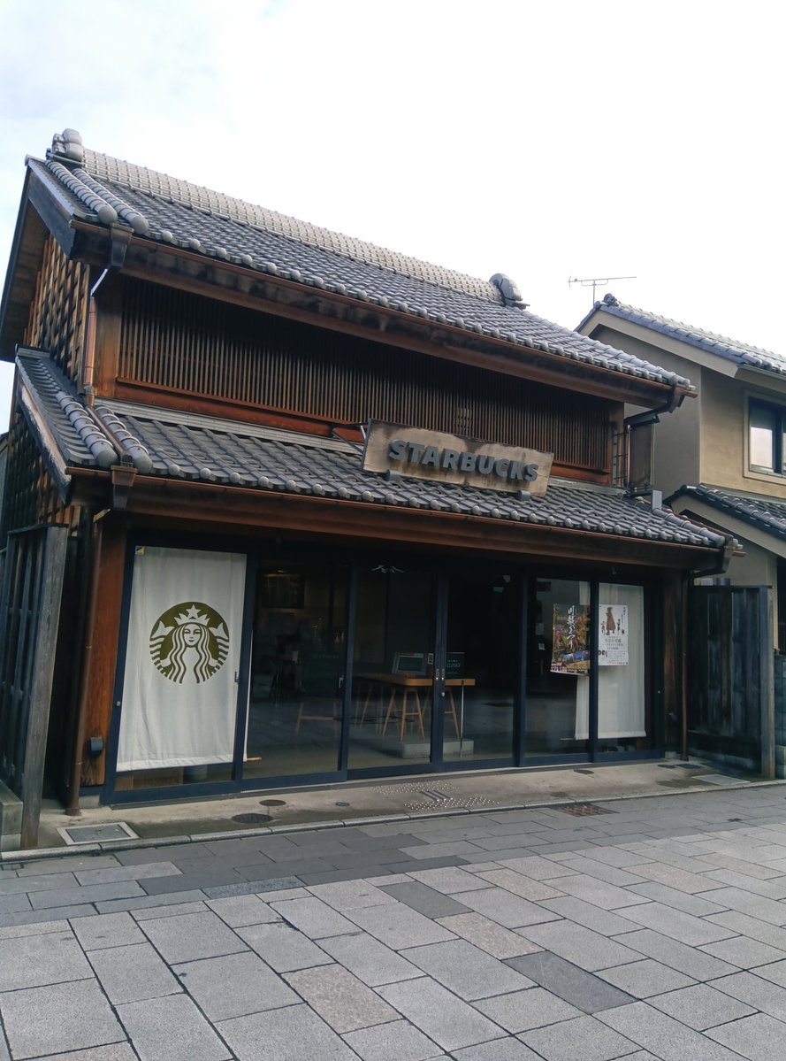 ichiyan045's tweet photo. スタバ開店前 https://t.co/GxVG5nIW5H
