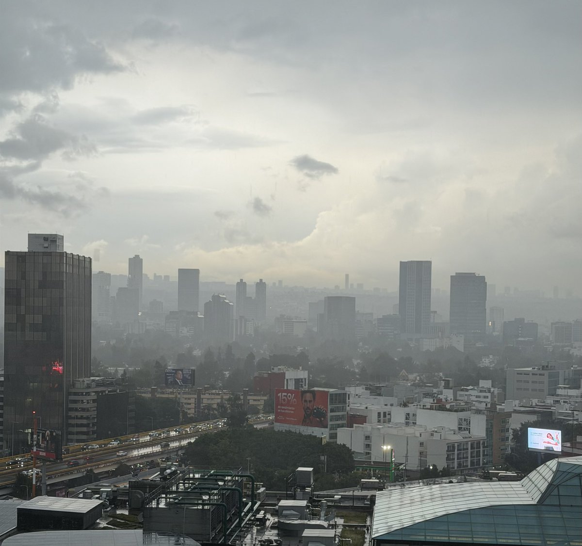 carlosivanmoren's tweet photo. La lluvia en la CDMX 🫶🏽 🇲🇽 https://t.co/7sIVea9hiA