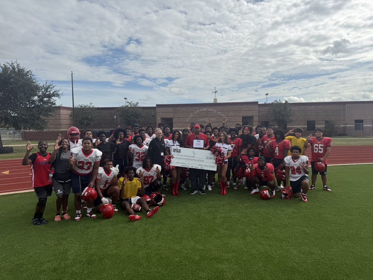 AliefTaylor_FB's tweet photo. 👏Clap it up for Coach Gray👏

Awarded this week by the Houston Texans for being the high school COACH OF THE WEEK🏆

"We Good"🗣️

#ProtectTheDen 

@AliefGray @Alief_Athletics @ATaylorHS @AliefISD https://t.co/xKDnnrWr22