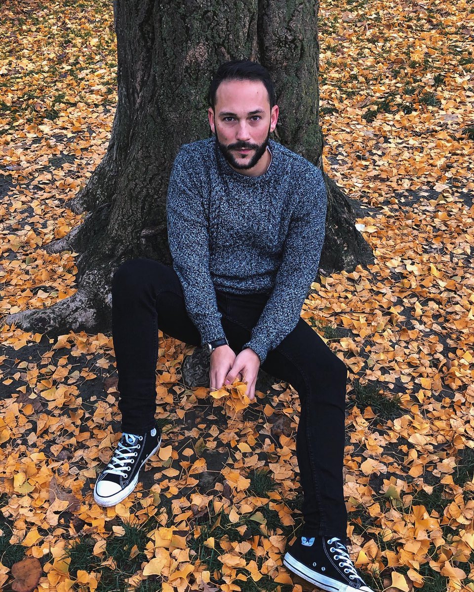 skylartaylorlez's tweet photo. A walk through the leaves and hot chocolate—I love the beginning of winter. https://t.co/mhPeoXcyrn