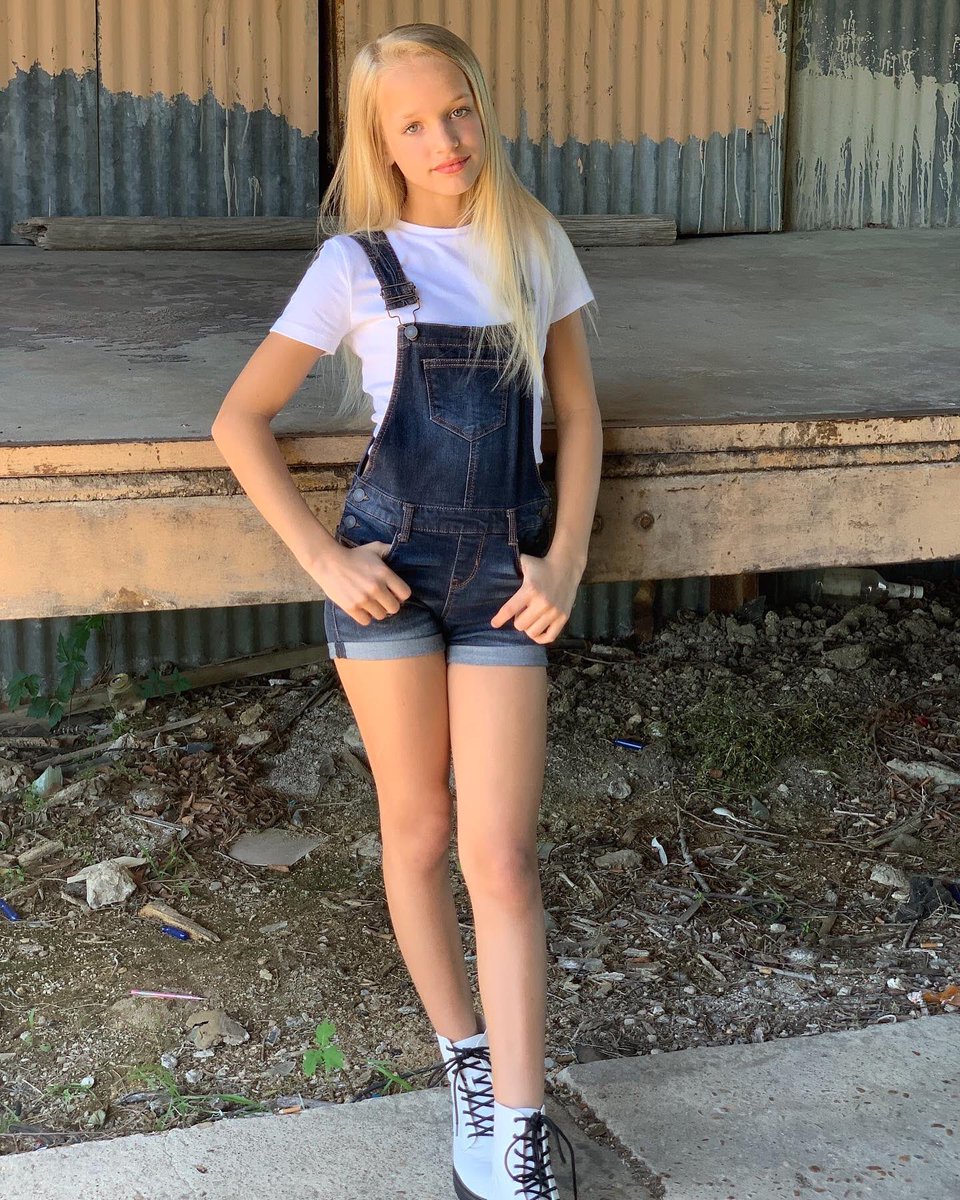 HaroldSaxon143's tweet photo. As if we don’t already have enough pictures of Natalie Grace here on X! Nevertheless, here are a few more from the archives. https://t.co/her5vNETCo