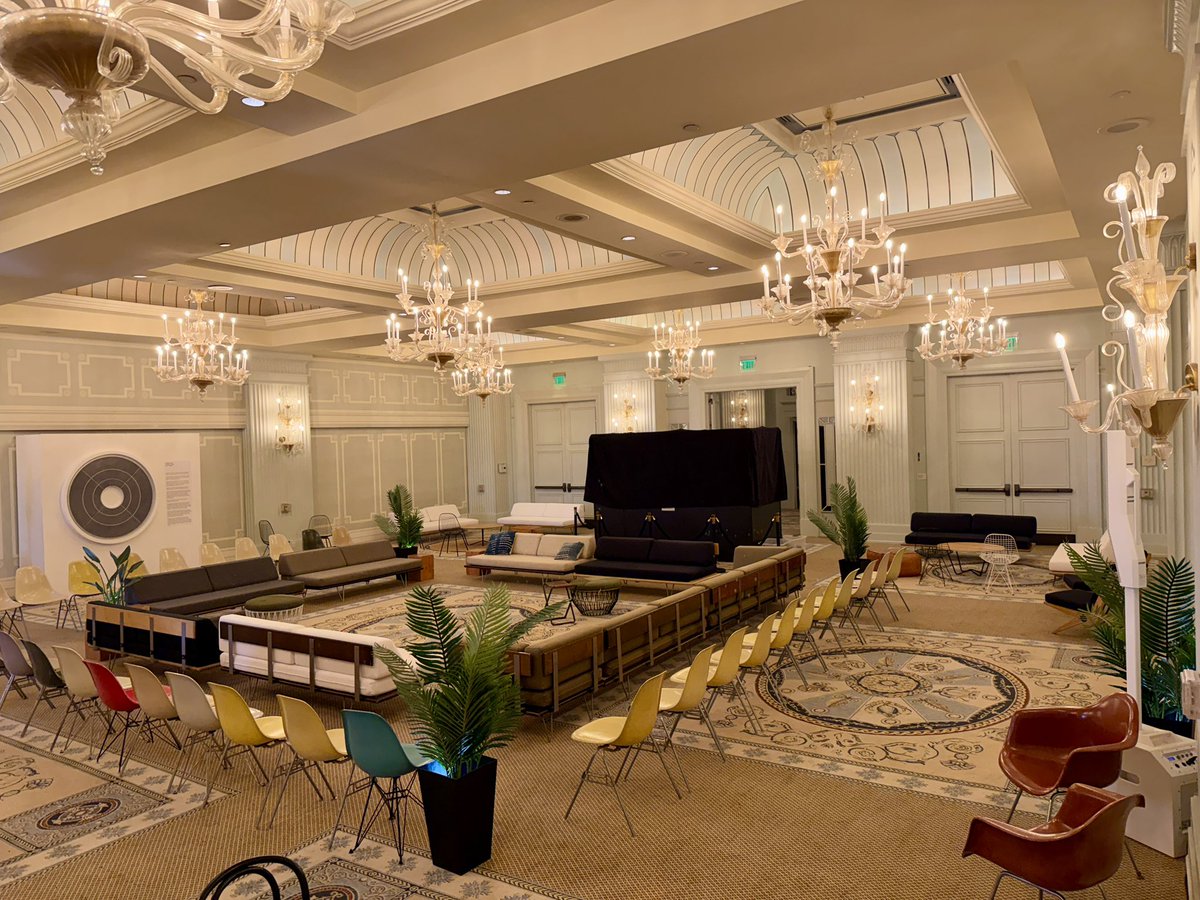clctibles's tweet photo. CALL FOR ARTWORK!  

CLCT is curating a small gallery for Bitcoin Alpha in Los Angeles.

It’s a one day event at a five-star beachfront hotel.

Comment / dm @buckethatbtc A$AP if interested in submitting works for the event! https://t.co/sw6VCAFnno