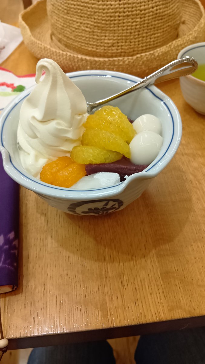renahappymusic's tweet photo. あんみつみはし🎵ソフトクリームも美味しかったです🍦

#ソフトクリーム　#あんみつ https://t.co/2ajzmTB1X8