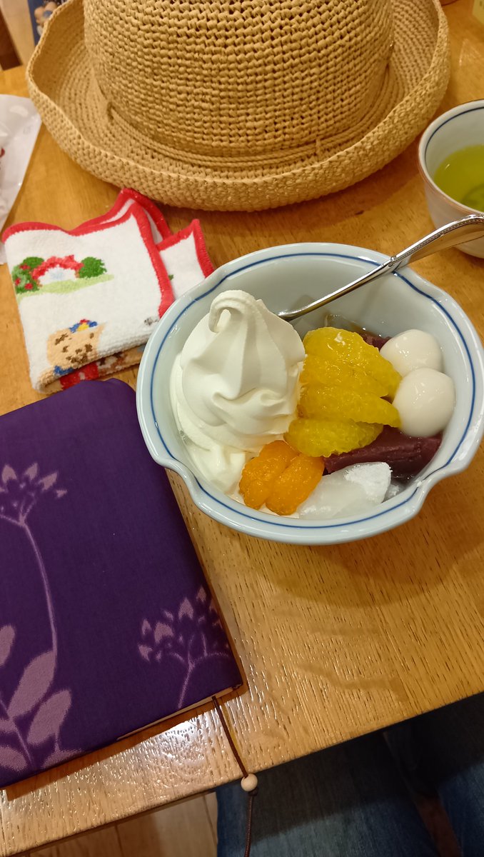 renahappymusic's tweet photo. あんみつみはし🎵ソフトクリームも美味しかったです🍦

#ソフトクリーム　#あんみつ https://t.co/2ajzmTB1X8