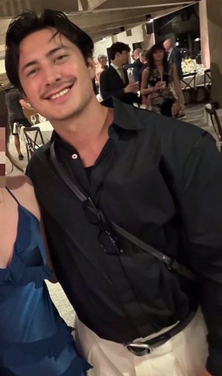 KitiDGAF's tweet photo. If hudstache has a million fans, then I'm one of them. If hudstache has ten fans, then I'm one of them. If hudstache has only one fan then that is me. If hudstache has no fans, then that means I am no longer on earth. If the world is against hudstache, then I'm against the world. https://t.co/1SdQX6sD43