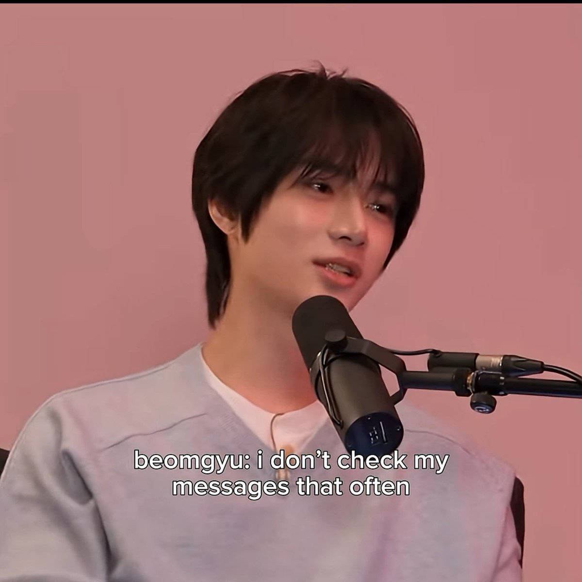 hnkive's tweet photo. don't worry seonghyeonie it's nothing personal 😭😭😭 https://t.co/1OlecKW2TQ