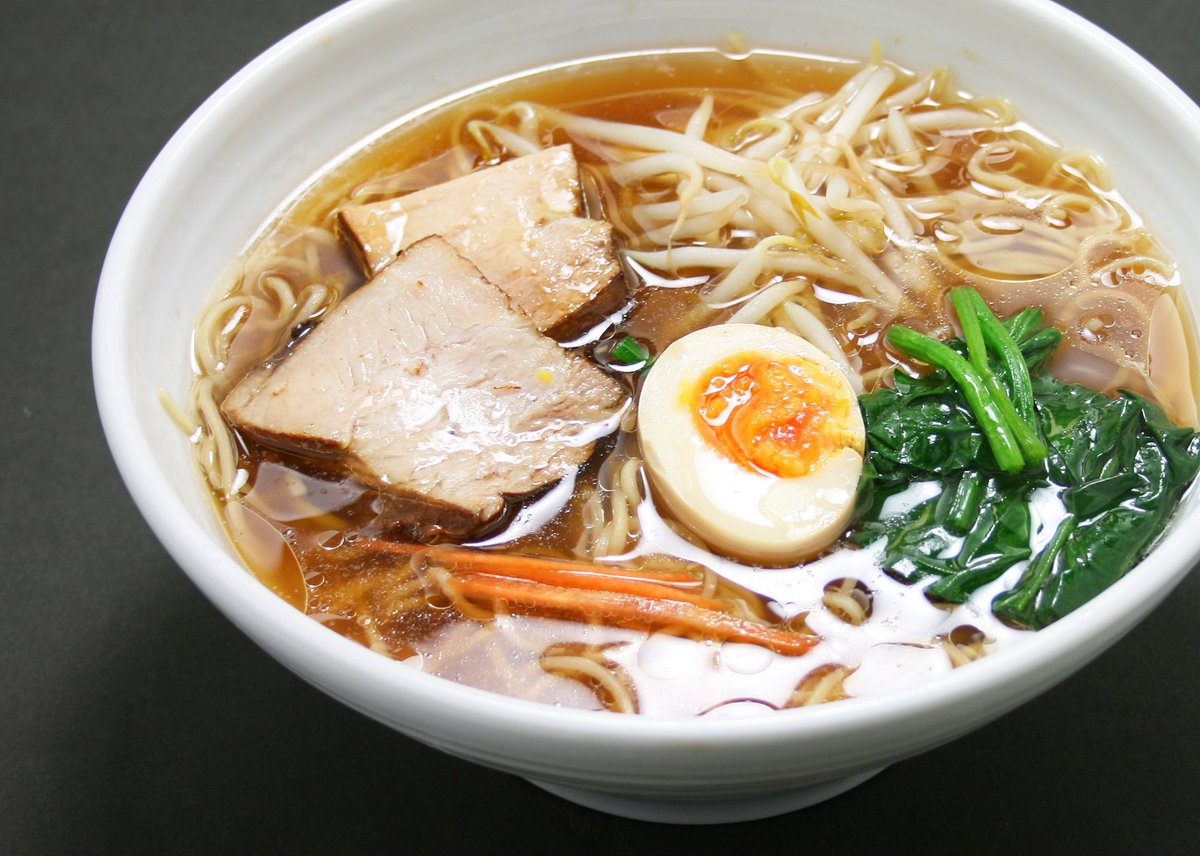ChinaMinatoan's tweet photo. ＼10月突入ですね‼️／

秋らしくなってきましたね🍂
温かいラーメンが恋しい季節です🍜

シンプルな醤油/塩ラーメンに、
もやしたっぷりな胡麻もやしラーメン！
たくさんのメニューでお待ちしております✨

皆様、今月もよろしくお願いします！

#中国食堂 #中華 #定食 #山下町 #炒め https://t.co/kiftrVujTR
