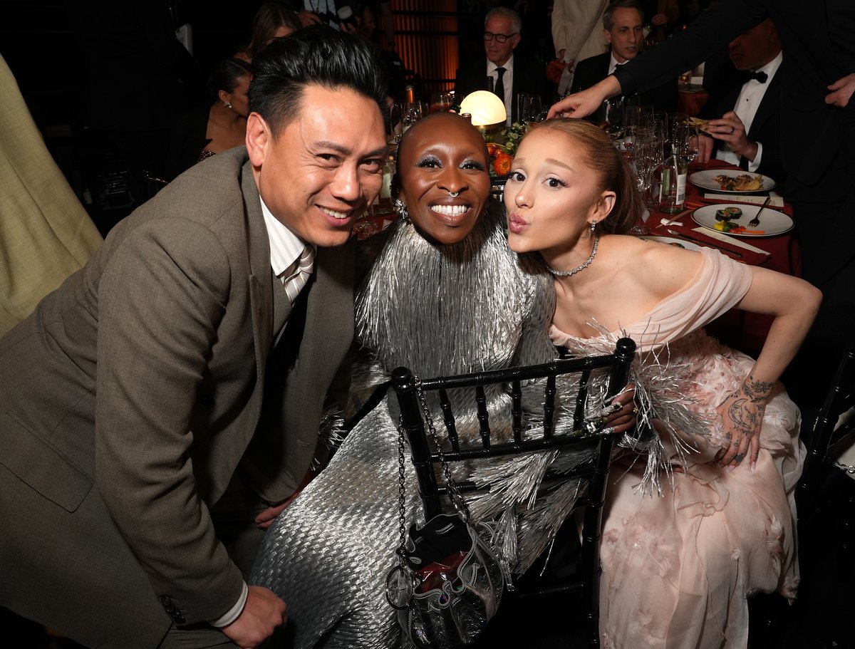 theactorawards's tweet photo. we're always holding space for #Wicked 💗💚 https://t.co/9foRQZT0hC