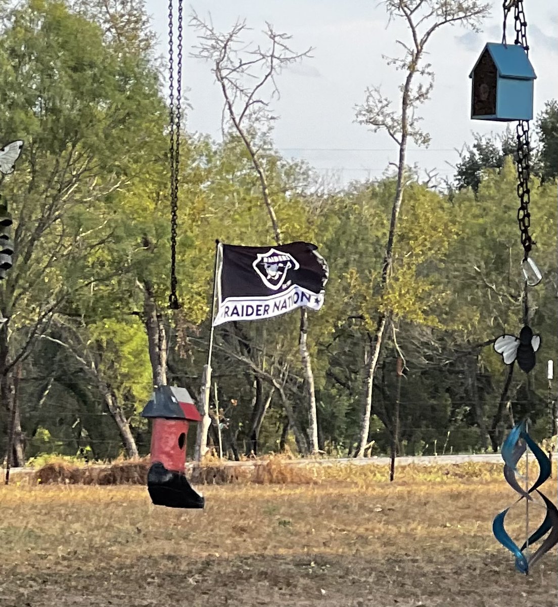 bulldogen's tweet photo. Outside of the city, in the country known as Texas, there is still only one nation. https://t.co/Q0Rrlf8na4
