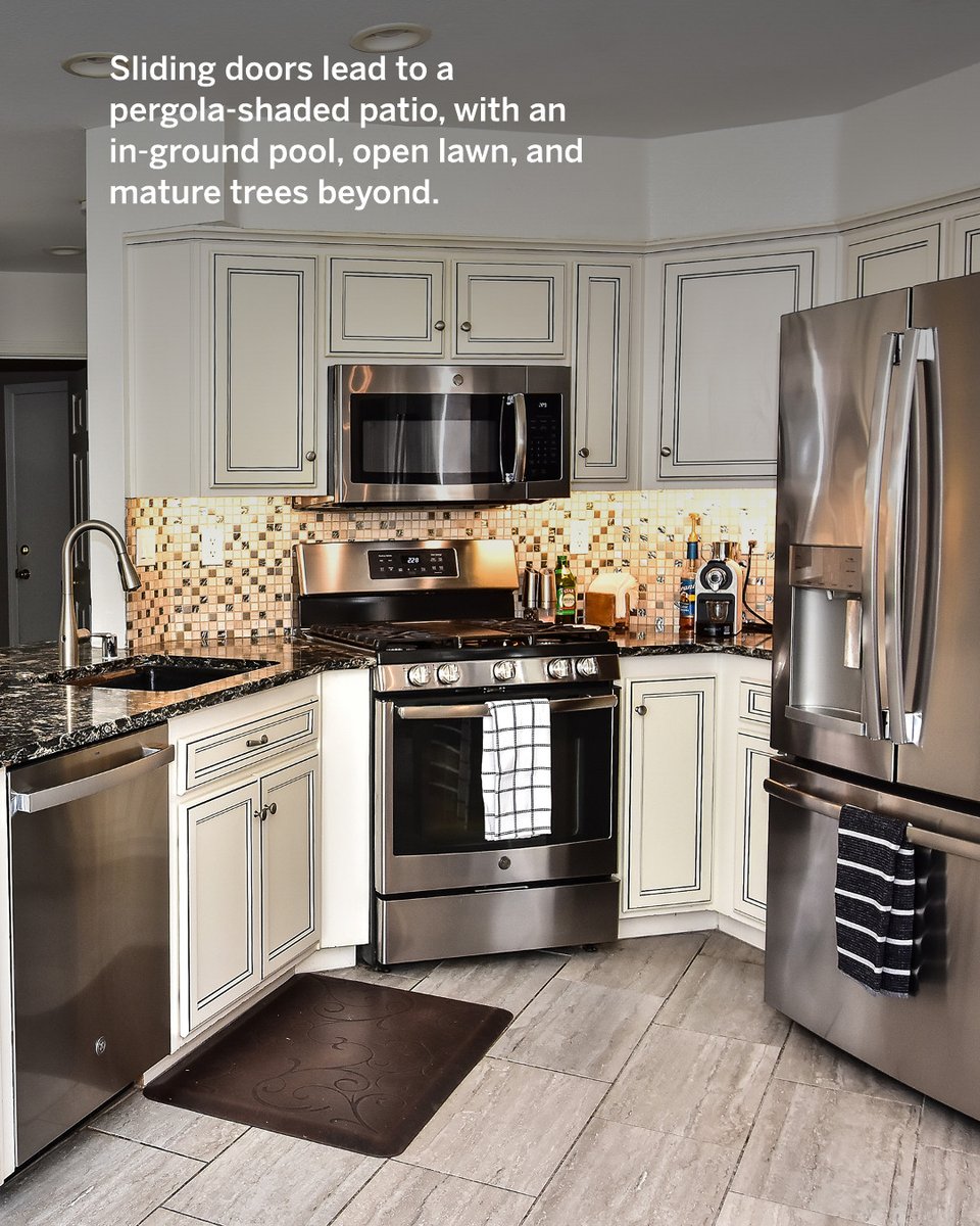 SIRWineCountry's tweet photo. At the end of a cul-de-sac, 143 El Ritero offers a generous setting for Sonoma living. Light-filled interiors lead to a pergola-shaded patio, pool, and open lawn.

https://t.co/6Cy9CEbYgn https://t.co/Unfvq5sUa1