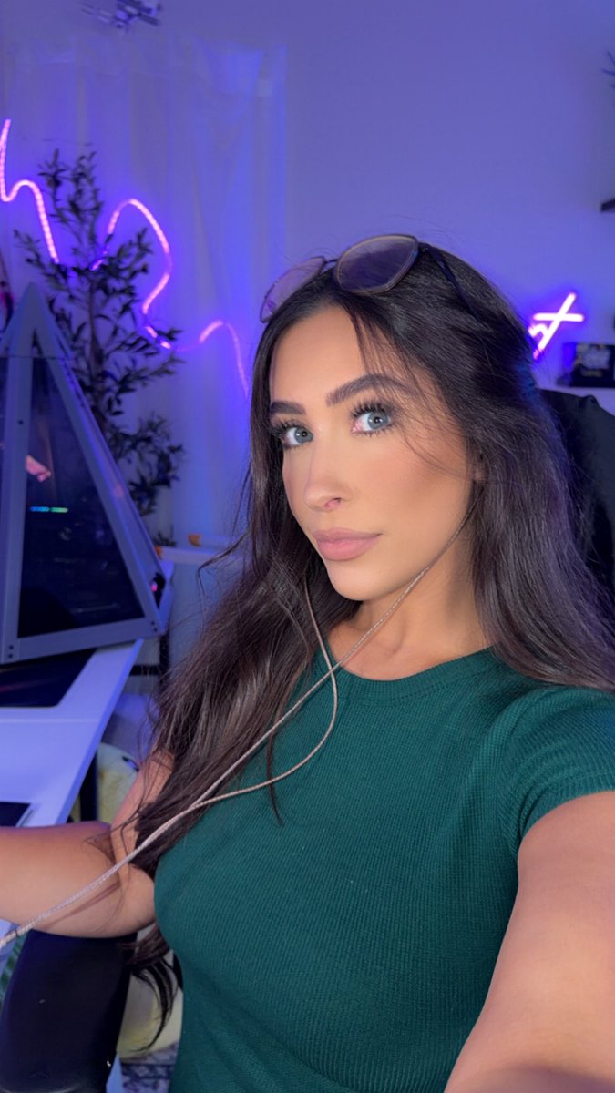 Novacourt's tweet photo. Surprise stream? 💚 

Live on kick &amp; twitch come say hellooooo https://t.co/AKTJ4GFFjg
