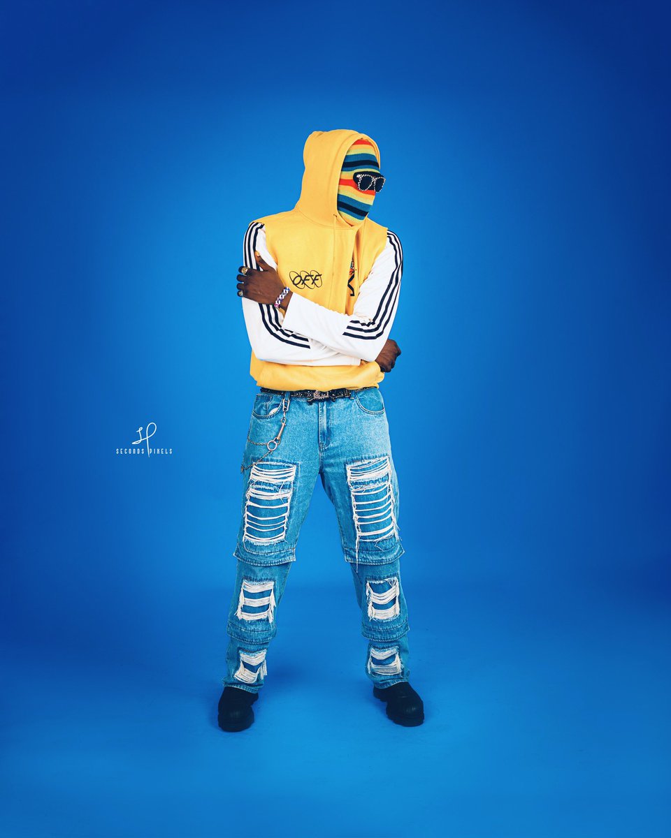 IGWEOKOCHA_'s tweet photo. Addicted to bettering myself ⛈️

•

•

•

#workwithigwe #creativegenius #fashiongenius https://t.co/qZcYd1lS9I