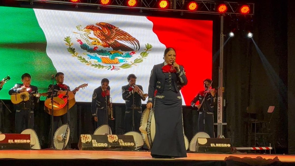 LauJimEs's tweet photo. Actualmente el trabajo artístico del movimiento antorchista se encuentra recorriendo suelo Argentino dando muestra de la cultura mexicana
#AntorchaEsCultura https://t.co/YBvOlD5FBJ