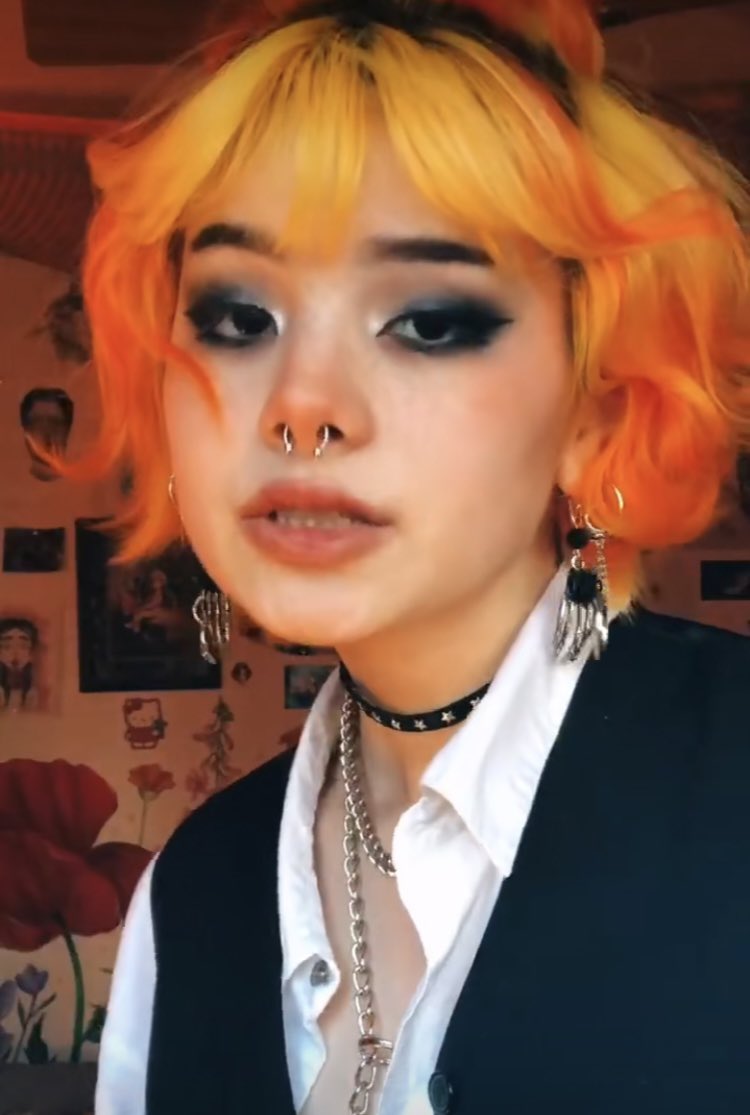 LovingLilyRenee's tweet photo. Feeling Fancy! (1/1) https://t.co/Noblk5HpA4