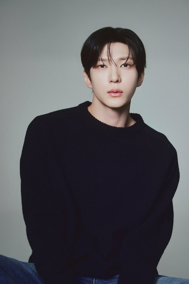 kbsworld_enter's tweet photo. 레오, 오늘(1일) 디지털 싱글 ‘Never Again’ 발매! 약 4년 만에 솔로 아티스트로 컴백!

'단독 작사+작곡 참여' 올라운더 아티스트! 레오의 목소리로 전할 깊어진 음악색!

신곡 발매→3일 개인 팬미팅! ‘Never Again’ 무대 팬들 앞에서 첫 선!

[사진제공: 써브라임]

#레오 #LEO #빅스 #VIXX https://t.co/ek9NRfxHlr