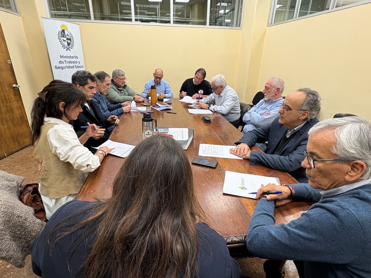 MarceAbdalaCNT's tweet photo. Contribuimos a construir una perspectiva de salida actuando en función de los trabajadores y el país todo. https://t.co/CqdXkq1w5r