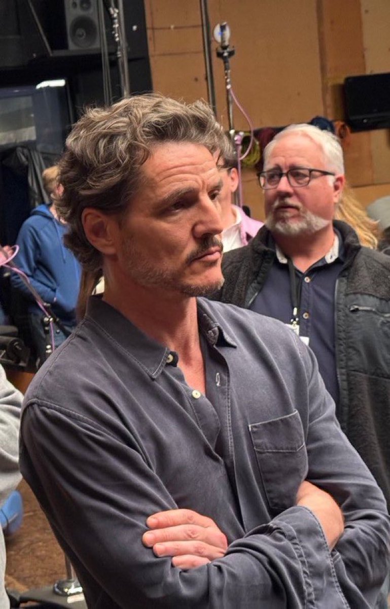 broad_shouldrs's tweet photo. i’m gonna eat my shoe. how can one person be so handsome? https://t.co/lhc3YaAbsm