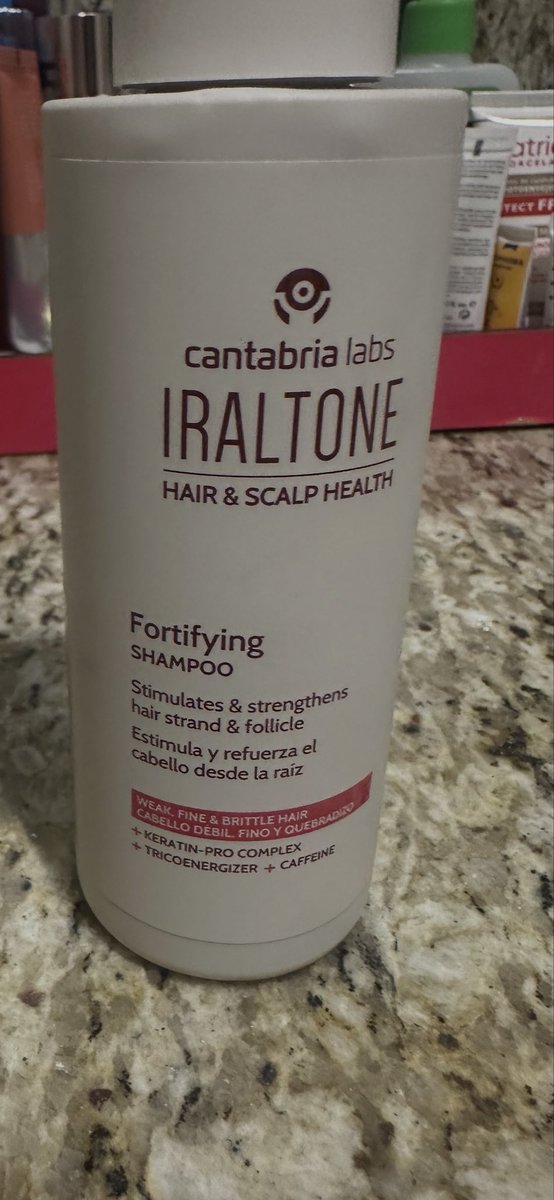 ME2923's tweet photo. @macasalazar07 Se me está cayendo el pelo y me recomendaron este producto , en dos lavadas ya vi cambio , impresionante !!! https://t.co/d3yZPiRZrf