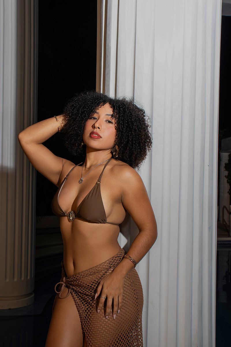 AlondraMor60254's tweet photo. “Brillas con luz propia, y tu piel es el reflejo de ese fuego.” 🏛️❤️🔥⚕️
Model: @karla_valentinn
Collab: @vipermodelss / @allstarsacademyaca
Photo: @alondramorenophoto
#post #models #feedfeed #fotografia #photographer https://t.co/M17wdATXVq