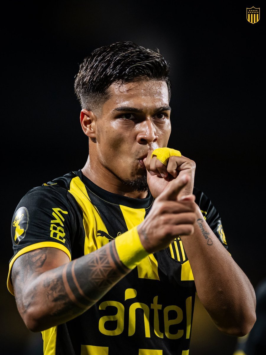 kroven1891's tweet photo. Sigan criticando al mejor 9 del futbol uruguayo https://t.co/dhEOV0Fnki