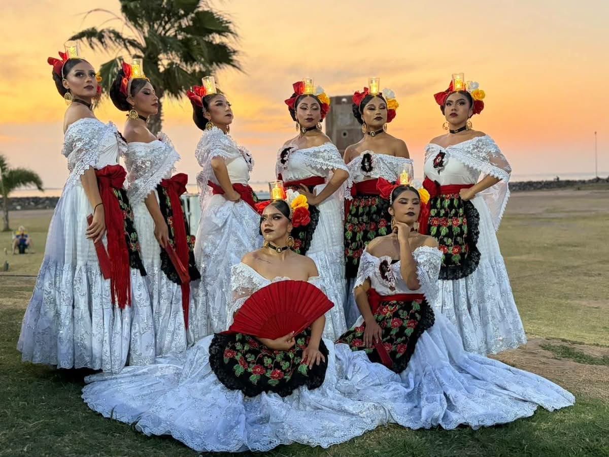 HomeroAE's tweet photo. #AntorchaEsCultura La cultura de los pueblos es la idiosincrasia, el sentimiento común ante ciertos hechos, las emociones, el pensamiento de los pueblos. La cultura es la que hace a cada pueblo distinto de otros pueblos en esta Tierra que debiera ser de todos los que pertenecemos a la especie humana. La cultura es lo que nosotros entendemos de la vida, cómo miramos el mundo, cómo lo sentimos y disfrutamos.