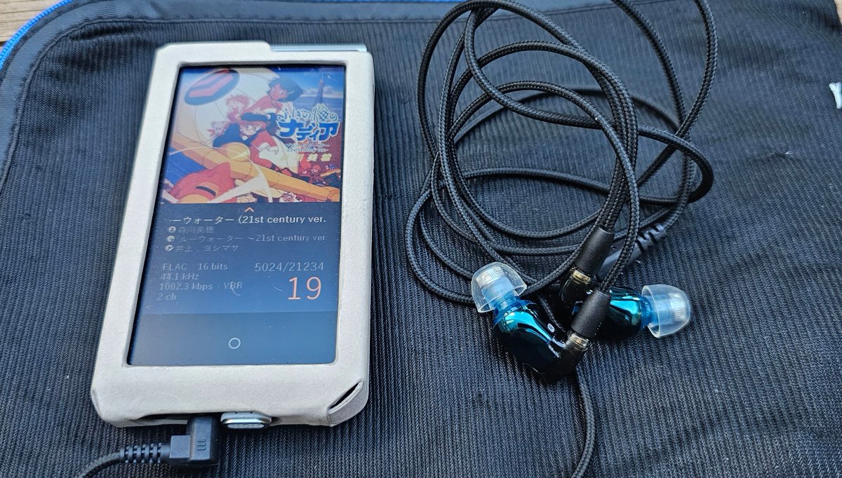 amsmkw's tweet photo. 今日の音楽のお供
DAP #COWON PLENUE R
リケーブル #NOBUNAGALabs TR-SE2 BALANCE
イヤホン #UltimateEars TripleFi 10 10pro mmcx改造版
イヤーピース #AZLA SednaEarfit mithryl Standard Mサイズ
microSD #SanMax Gaming Pro 1TB
PLENUE Rとも相性悪くないな10 proちゃん。 https://t.co/MzztScX8zR