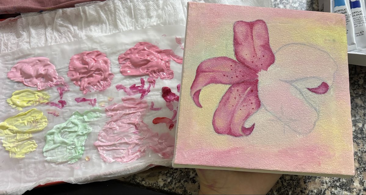 MennaAshraf183's tweet photo. Drawing my all time favorite flower, pink lily https://t.co/KsOJRepuFS