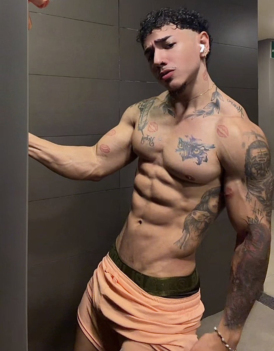 Javieeferndo's tweet photo. Por favor cuiden sus relaciones, ya no entra más gente en el gimnasio. https://t.co/IXD5MbddEX