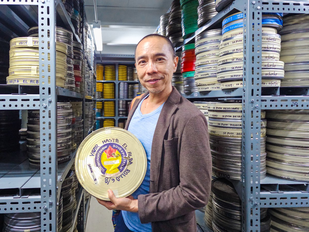 FilmotecaUNAM's tweet photo. Un gusto recibir en nuestras instalaciones al director y productor tailandés, Apichatpong Weerasethakul.

Durante su visita, compartimos con él parte de la memoria, los acervos y el trabajo que realizamos en #FilmotecaUNAM para preservar y celebrar el cine. https://t.co/nffPqiuxqn
