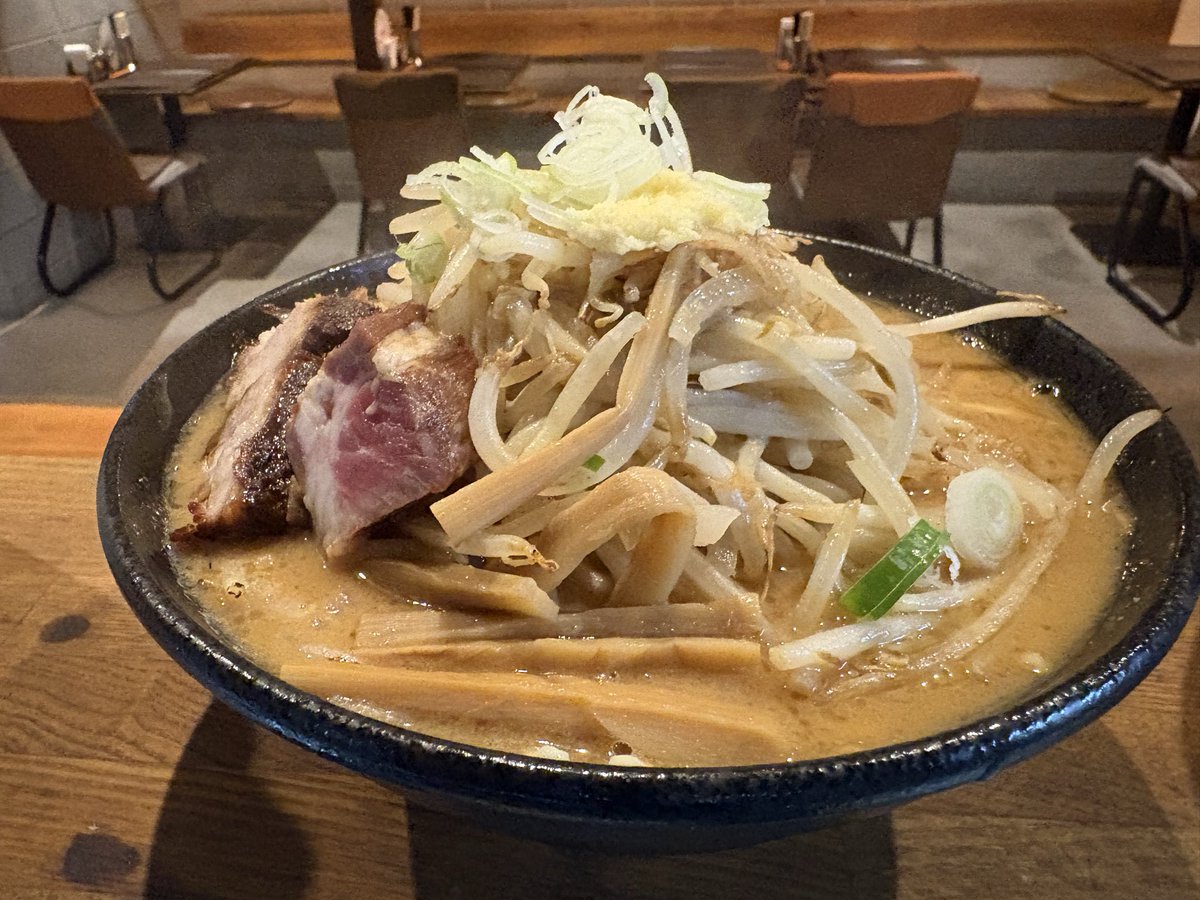 mendocoroaono's tweet photo. 本日メニュー
醤油らぁめん
塩らぁめん
季節限定
味噌らーめん

限定
エソ煮干しと伊勢海老そば

夜限定
二郎系

汁なし二郎系

本日もよろしくお願い致します。 https://t.co/R2W4H82ARd
