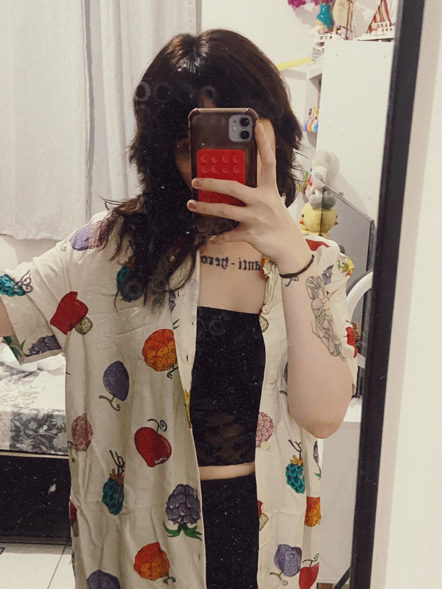 auauleen's tweet photo. aiii minha blusa que acabou de chegar tô OBCECADA te amo one piece https://t.co/yEShbr2AtM