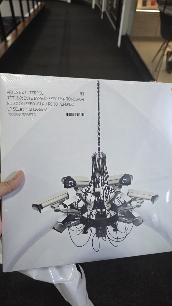 OscarL_9's tweet photo. Al fin la edición Española :') de Este espejo pesa una tonelada. Un poco tarde para la listening party en Perú 
...
#Interpol 
#tmwat https://t.co/QQtDZLv5ca