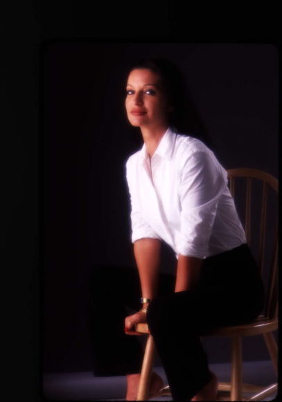 MissHunter34792's tweet photo. Morning :) omg going through old pictures... this is a thowback to a photo shoot in NY many many moons ago... my eyebrows LOLOL I cant 🤣🤣 https://t.co/C46K2d6yHu