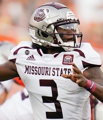 DezJrx's tweet photo. Blessed to receive an offer from Missouri State!! All Glory to God. #AGTG @leemunn87 @CoachRazloznik @CoachL_OBrien @coachwetzel_ @Nick15Gerb @SLC_Recruiting @CarrollDragonFB @CoachFoster_ https://t.co/FdQtQEY6sS