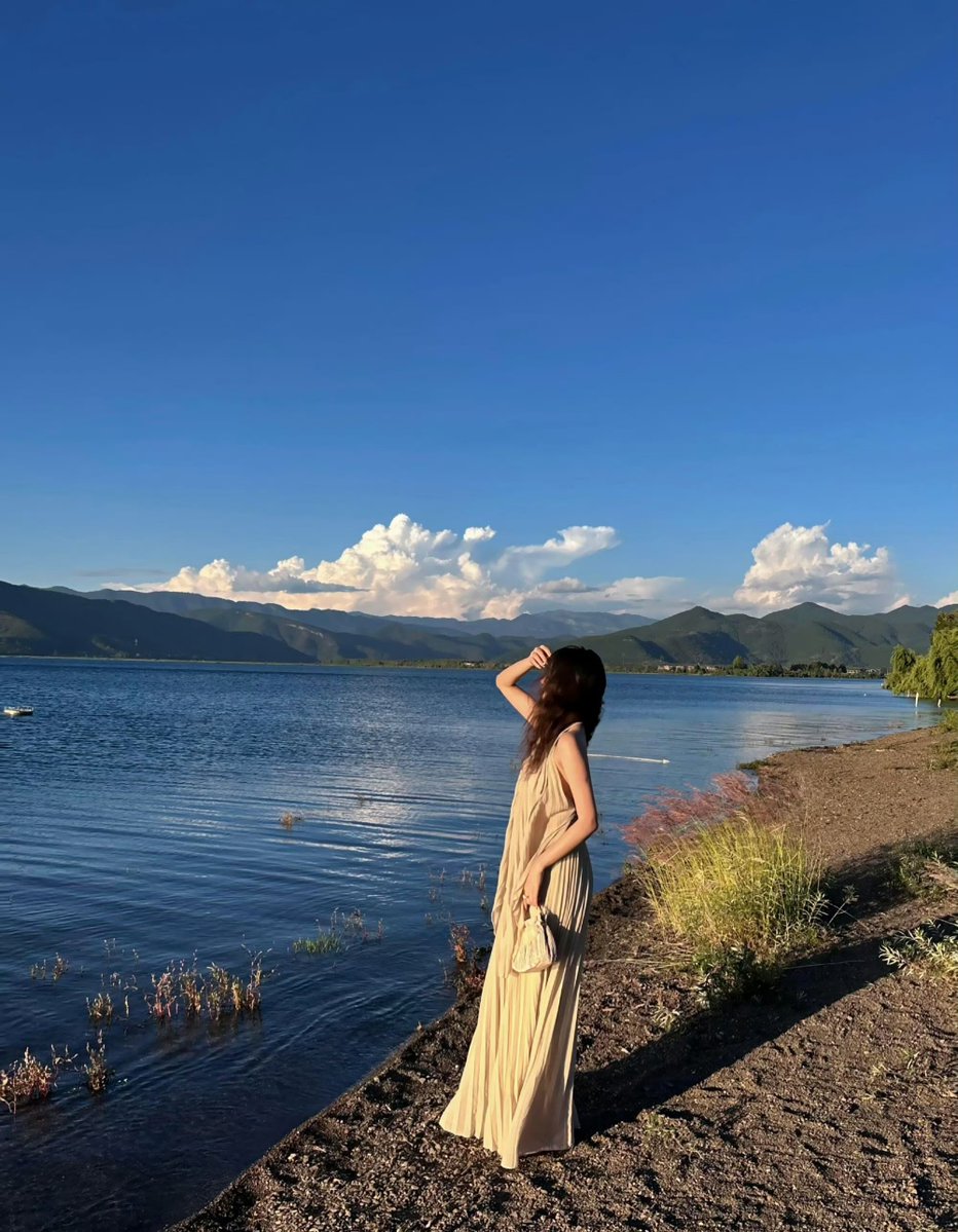 vhj0505's tweet photo. [Hey~ This morning I met a lovely local innkeeper who runs a warm little guesthouse by the lake, and the vibe is so nice!] https://t.co/UA5dKluDtg