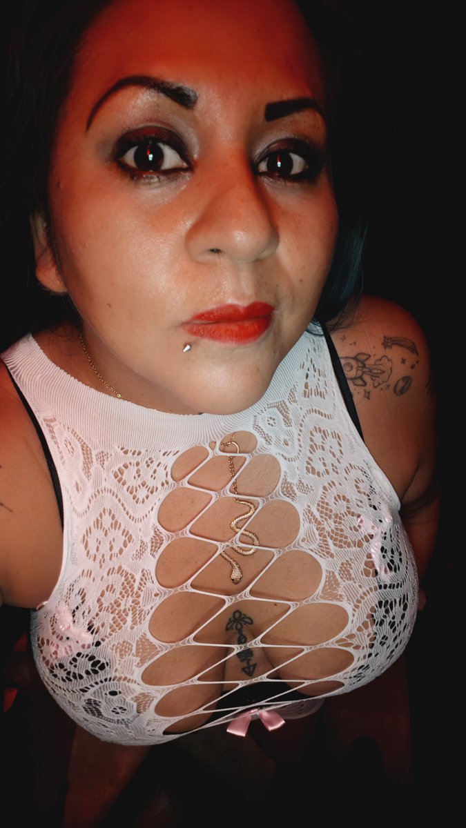 KikaBLUE2's tweet photo. NO VAYAN A CABINAS LUIS MOYA!!! 

La mujer que atiende en la entrada es grosera y prepotente...

Lástima de empleados en lugares donde una debería solo pasarla bien... 

Y solo por pedirle me dejara sacar mi vestido de mi bolsa que me impidió ingresar apesar de que su reglamento dice lo contrario...

Su respuesta...
SI SABES A LO QUE VIENES PORQUE NO VIENES PREPARADA YA...