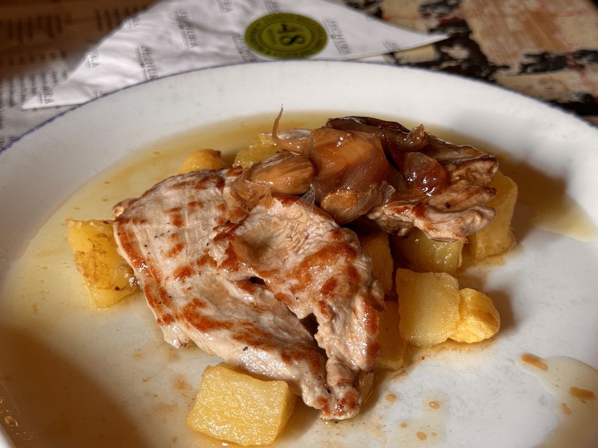 marjor_94's tweet photo. Today's food delivery included a plump cut of pork hip meat with nine-spice seasoning and a fried egg, super satisfying! https://t.co/n2IqogVXCf