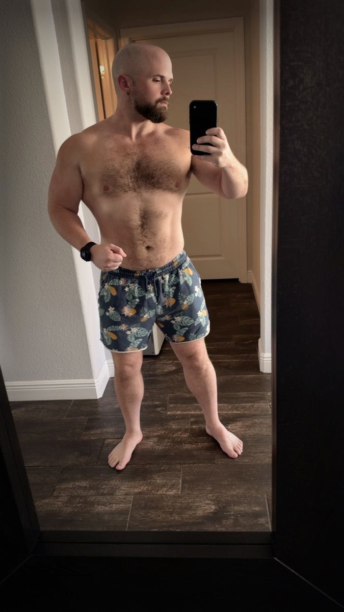 iamtdags's tweet photo. Bringing the thirst back to Twitter. Hi #gay. https://t.co/WFiPCqjqTr
