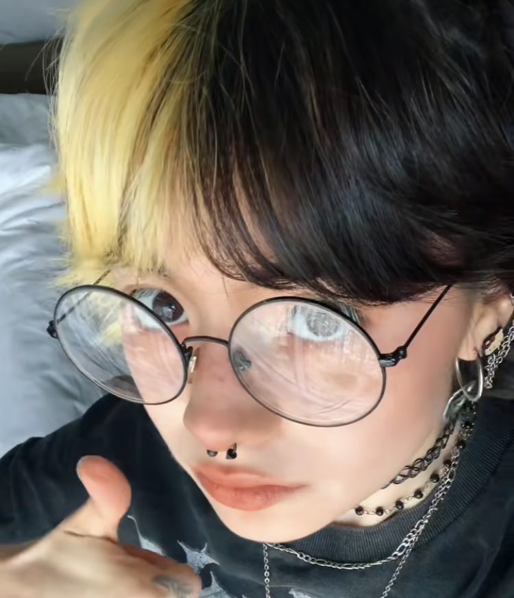 LovingLilyRenee's tweet photo. Nerdy but still cute! (1/1) https://t.co/inAOYWSGEa