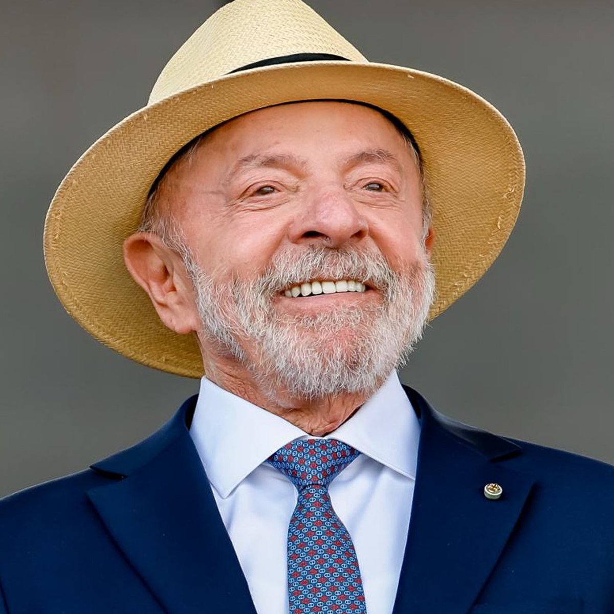 stagepopbr's tweet photo. Lula (PT), Ronaldo Caiado (PSD) e Augusto Cury (Avante) foram OS ÚNICOS presidenciáveis a assinar a carta-compromisso da Conatrae CONTRA O TRABALHO ESCRAVO no Brasil. https://t.co/VPeiHxmXfG
