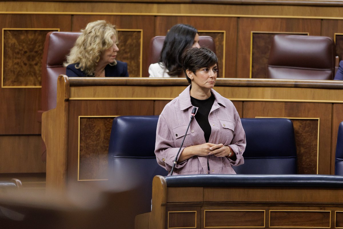 olanextFR's tweet photo. 🇪🇸 ANALYSE | Le PP et Vox voteront contre les décrets sur le logement, bien que leurs incitations fiscales, garanties et aides se rapprochent d'outils défendus par les deux partis.

Leur principale divergence réside dans la régulation du marché. ½ https://t.co/yDUMrUZIAs
